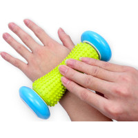 Масажний ролик EasyFit для рук і ніг 17х7 см салатовий Масажний ролик EasyFit для рук і ніг 17х7 см салатовий